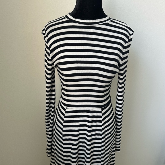 Black and White Striped Long Sleeve Maxi Dress - Picture 3 of 4